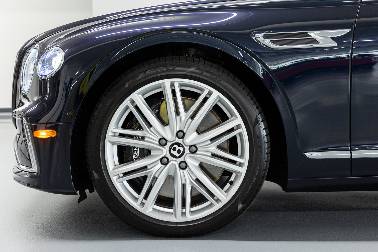 Certified 2026 Bentley Flying Spur V8 AWD/4WD image 16