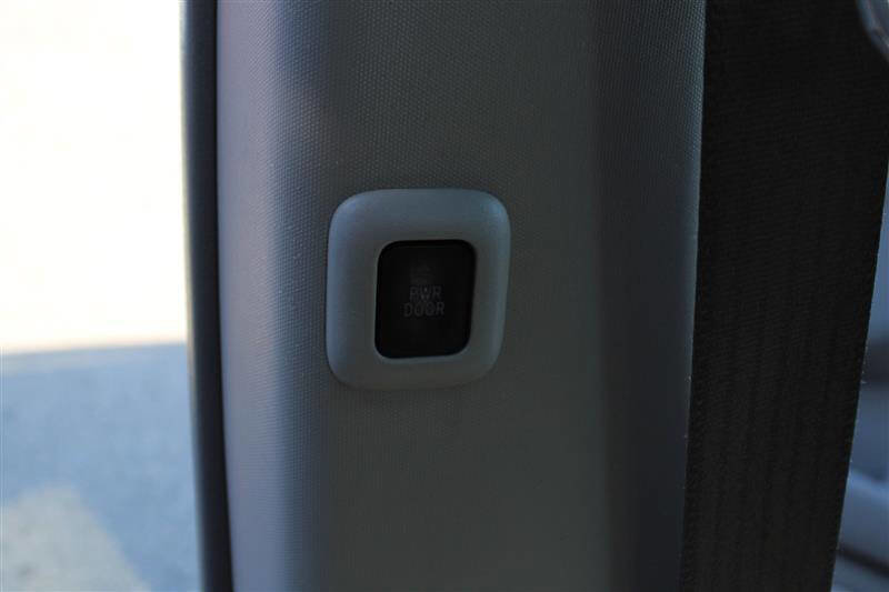 Used 2013 Toyota Sienna XLE w/ Entertainment Pkg FWD image 29
