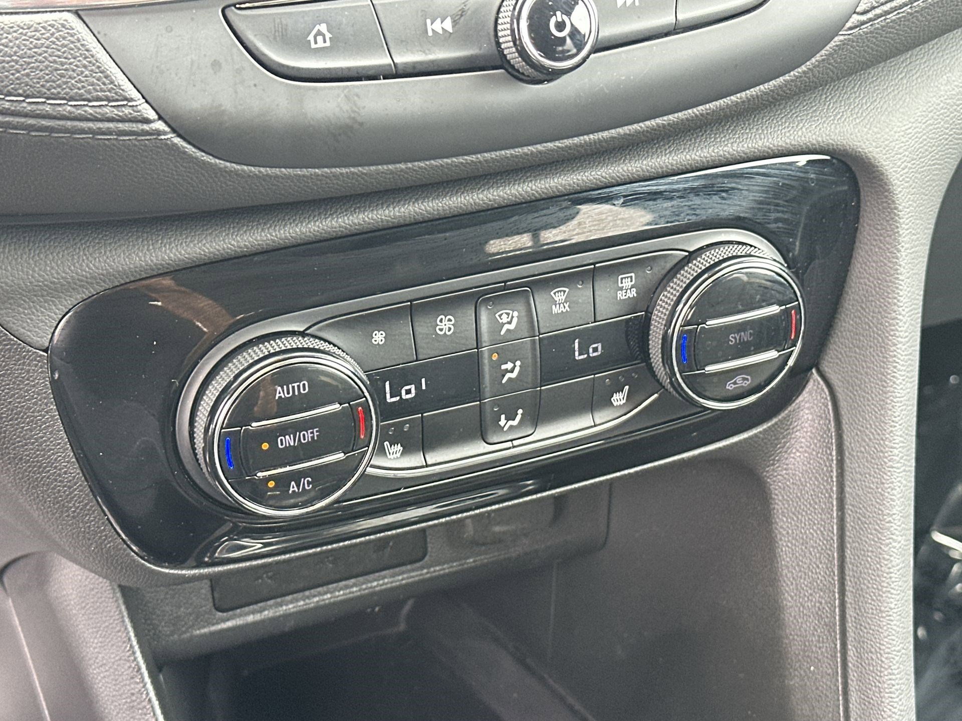 Used 2023 Buick Encore GX Select w/ Sport Touring Package FWD image 16