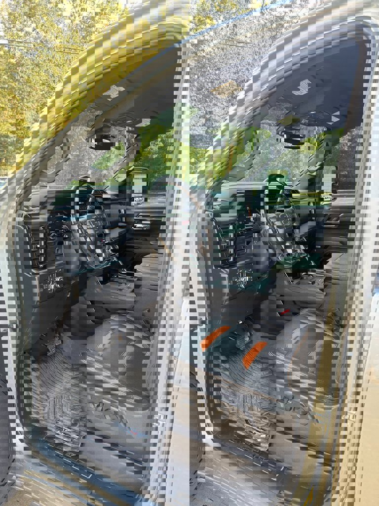 Used 2024 GMC Sierra 2500 AT4 w/ AT4 Preferred Package image 9