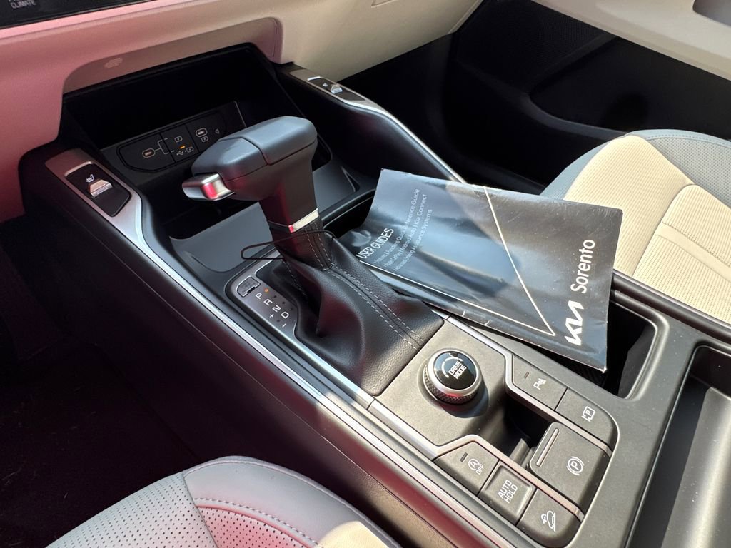 Certified 2025 Kia Sorento EX w/ Panoramic Sunroof Package FWD image 31