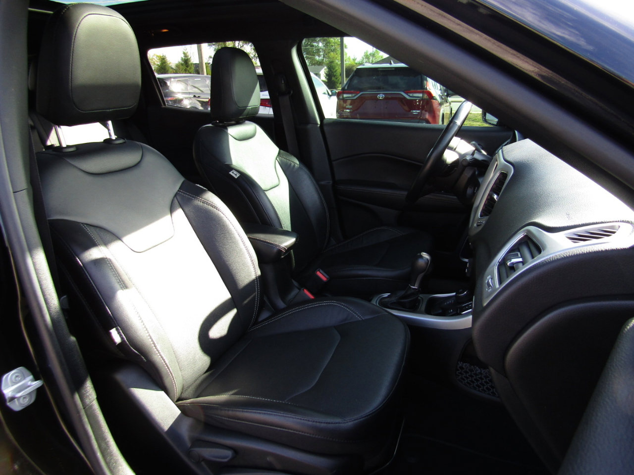 Used 2021 Jeep Compass Latitude w/ Sun and Sound Group image 30