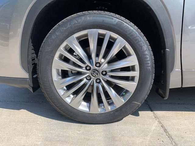 New 2025 Toyota Highlander Platinum AWD/4WD image 30