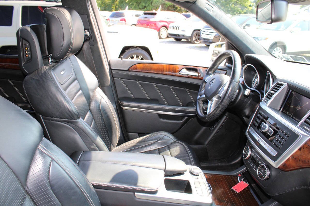 Used 2015 Mercedes-Benz GL 63 AMG 4MATIC w/ Accessory Chrome Package image 11