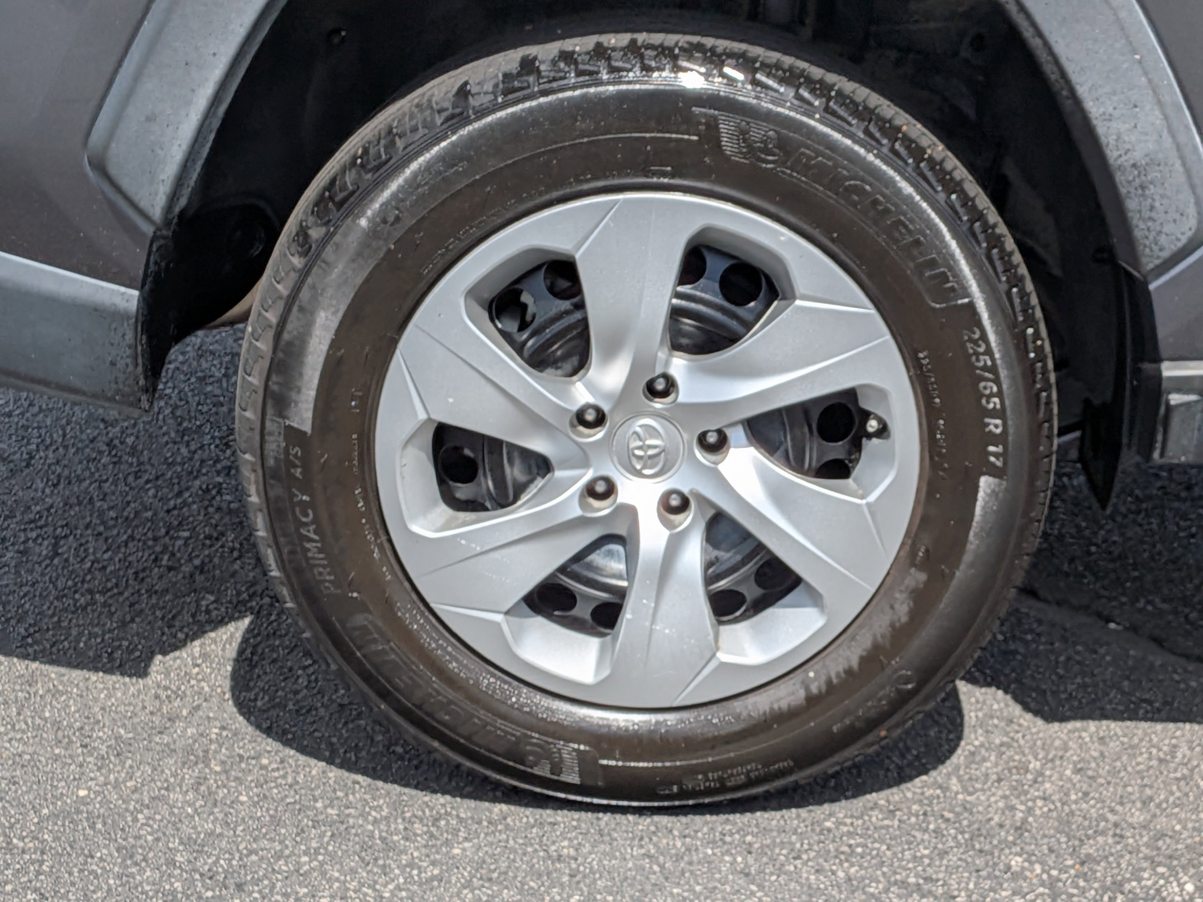 Certified 2023 Toyota RAV4 LE AWD/4WD image 11