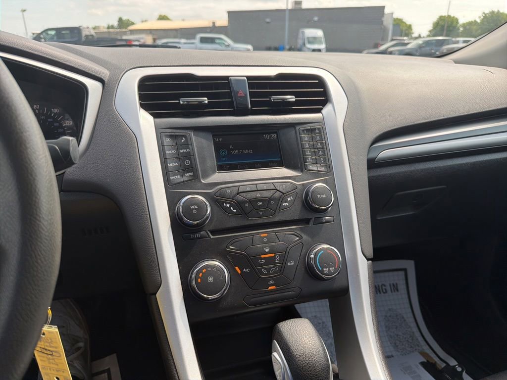 Used 2015 Ford Fusion SE FWD image 17
