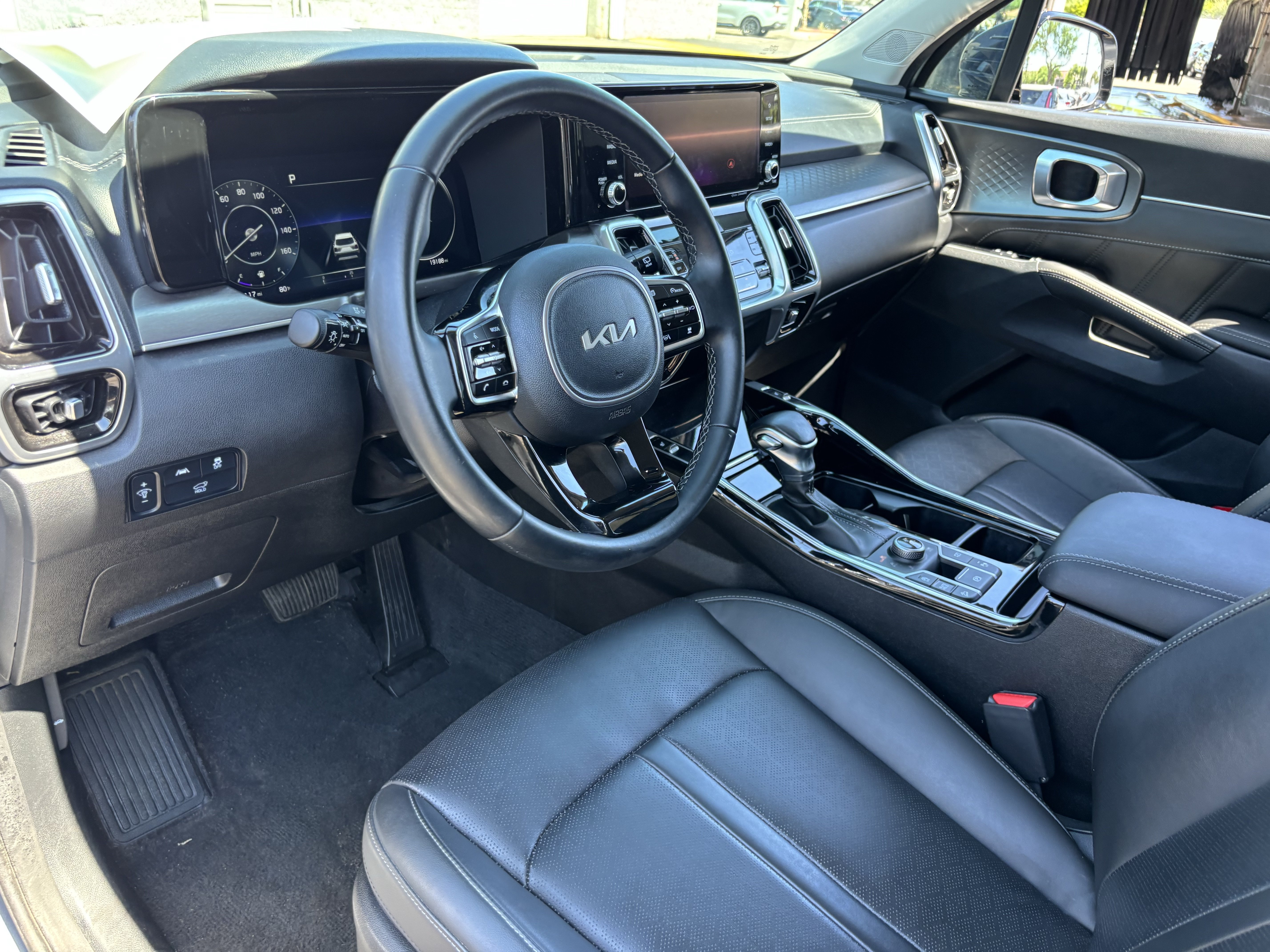 Certified 2023 Kia Sorento SX AWD/4WD image 16