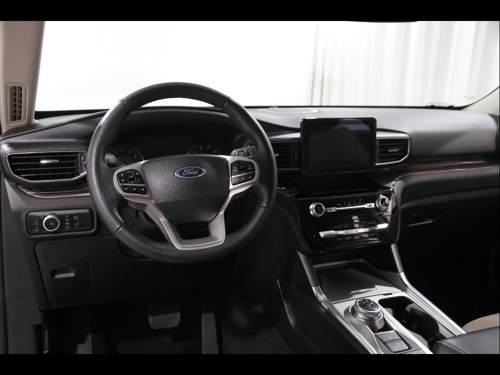 Used 2023 Ford Explorer Limited w/ Equipment Group 301A AWD/4WD image 7