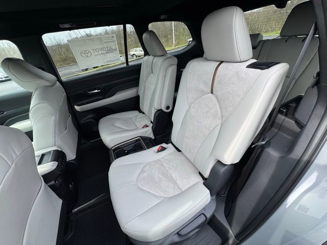 New 2026 Toyota Grand Highlander AWD Hybrid image 16