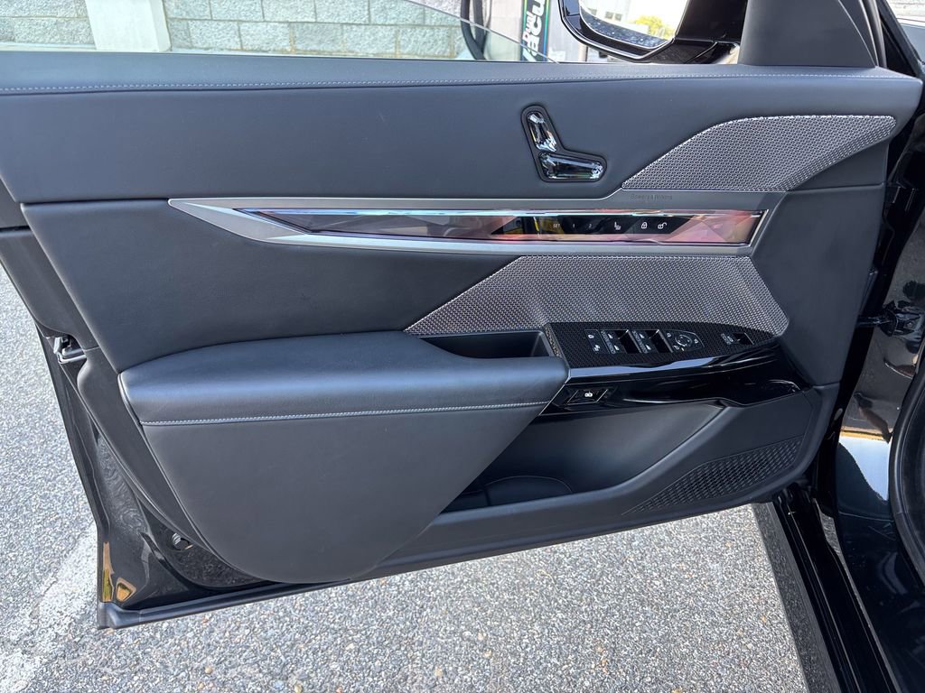 Certified 2023 BMW 760i xDrive image 16