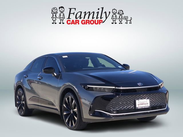 Used 2025 Toyota Crown Platinum AWD/4WD image 2