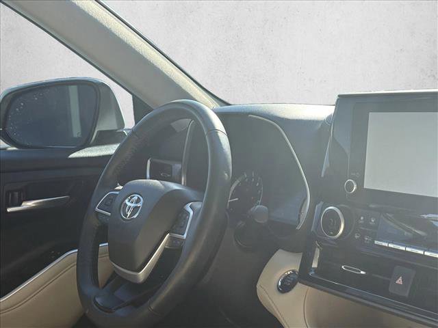 Used 2023 Toyota Highlander XLE image 28