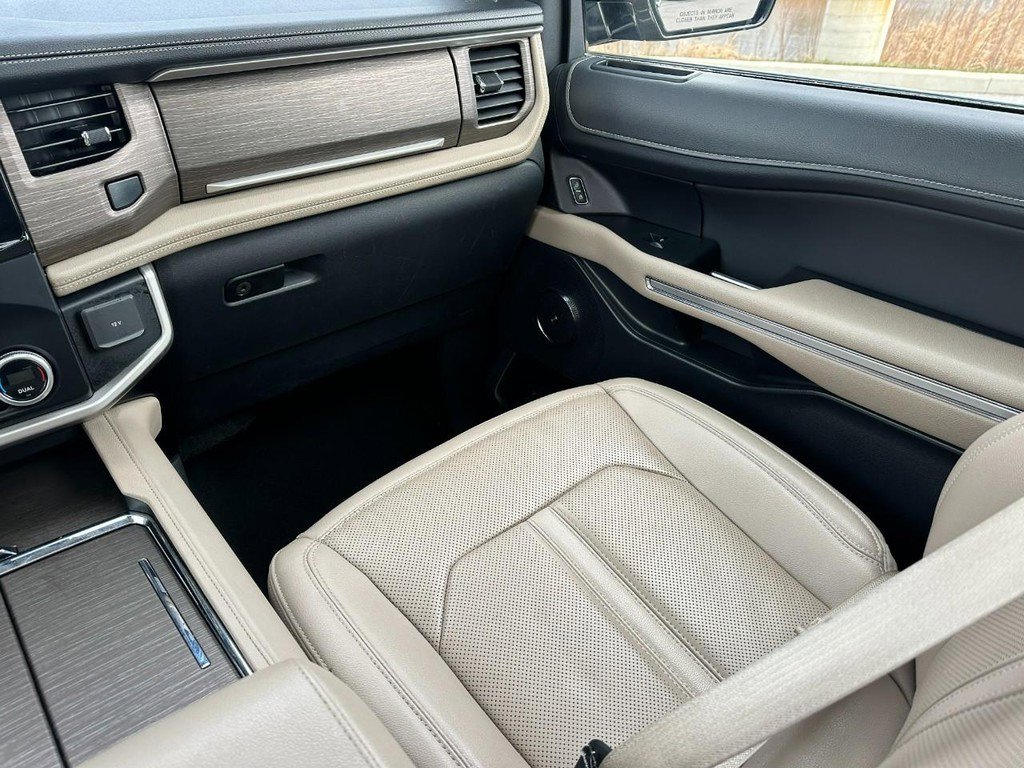 Used 2024 Ford Expedition Max Limited image 18