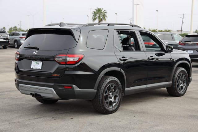 Certified 2025 Honda Pilot TrailSport image 8