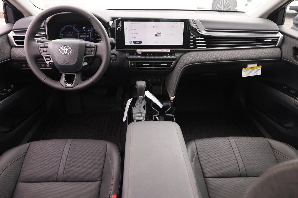 Used 2026 Toyota Camry Hybrid AWD/4WD image 22