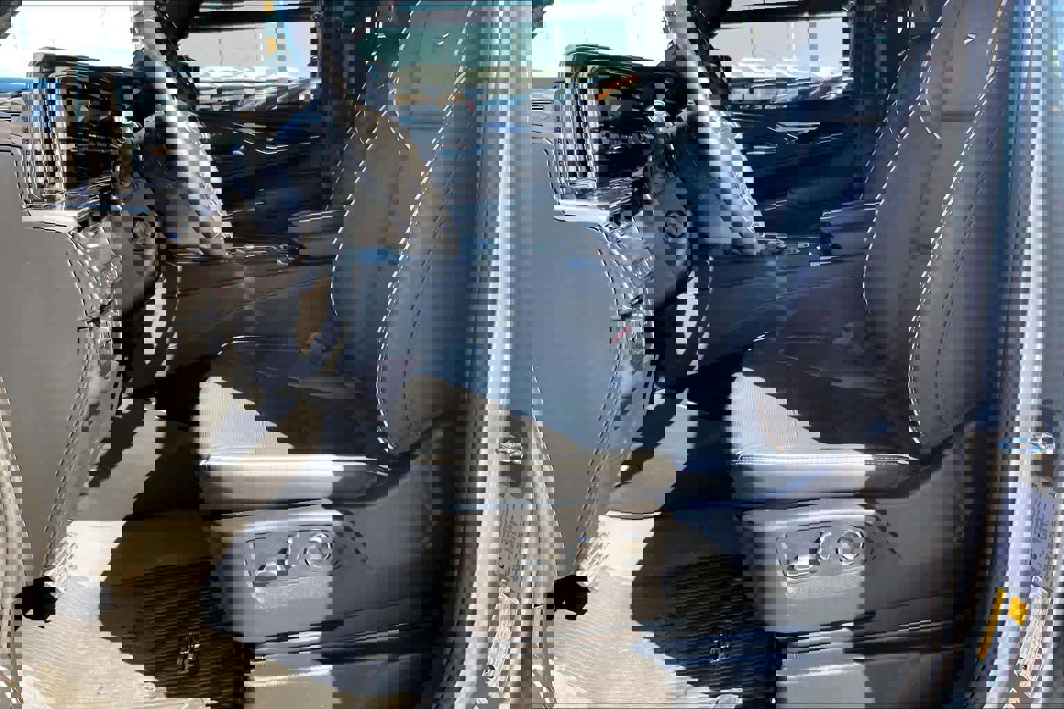 Used 2024 Cadillac Escalade ESV Sport w/ LPO, ONYX Package image 8