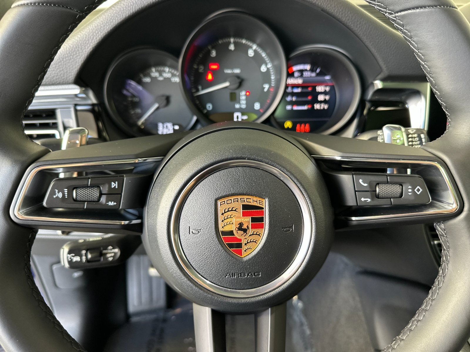 Certified 2026 Porsche Macan AWD/4WD image 26
