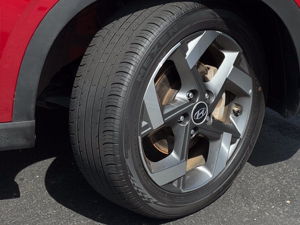 Used 2025 Hyundai Venue SEL FWD image 9