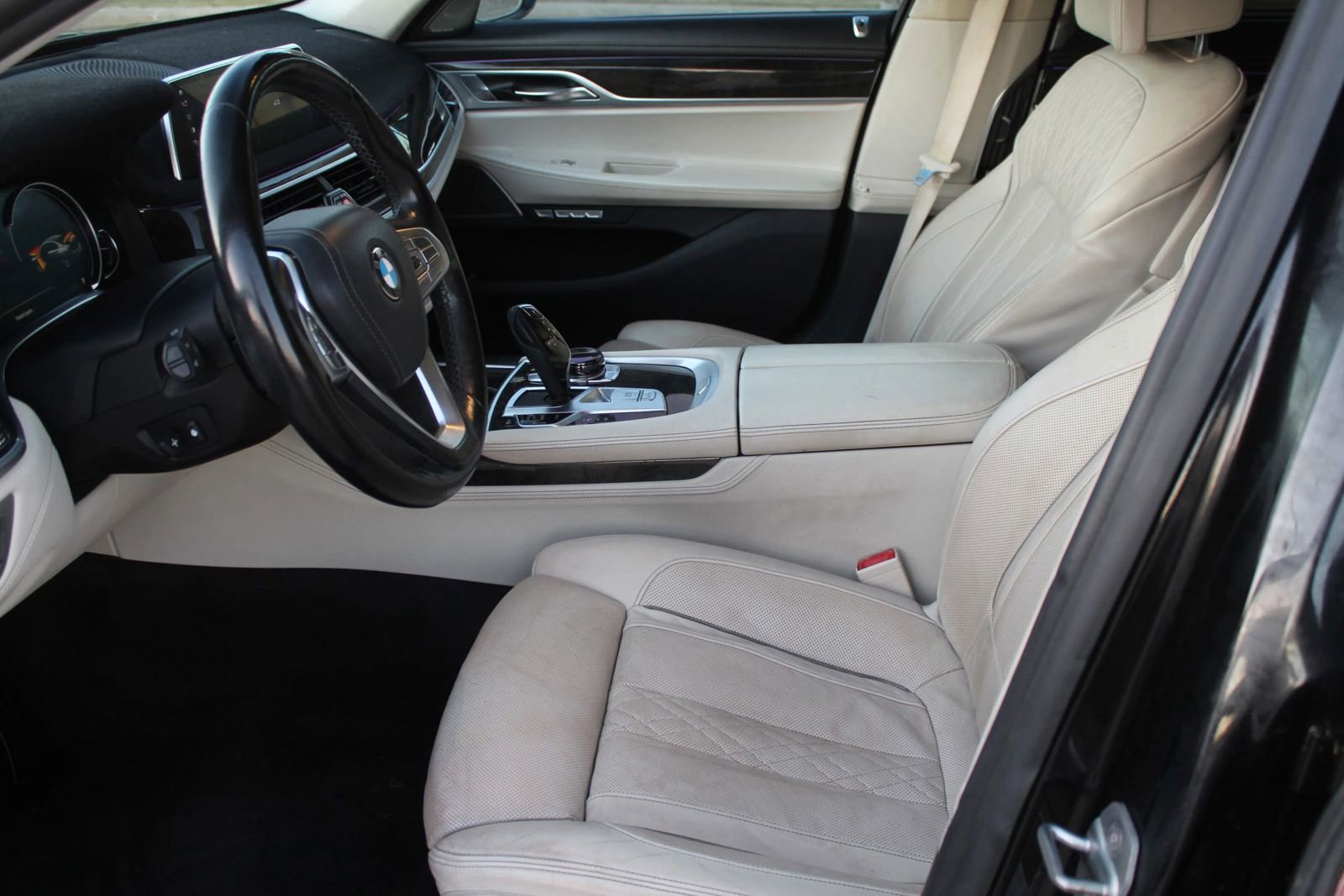 Used 2018 BMW 750i image 23