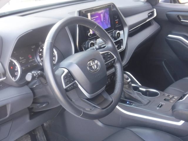 Used 2023 Toyota Highlander XLE image 14
