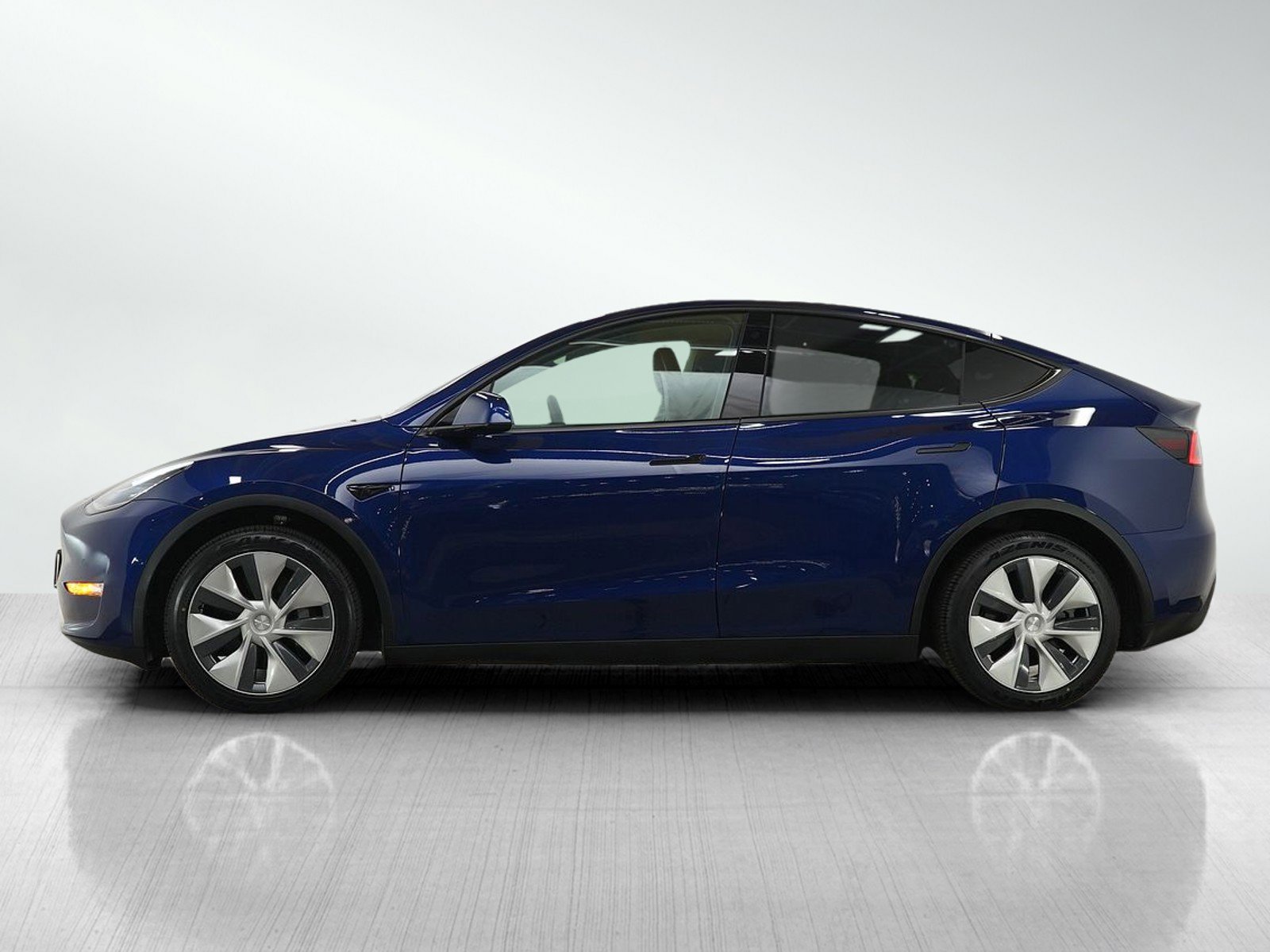 Used 2022 Tesla Model Y Long Range image 2
