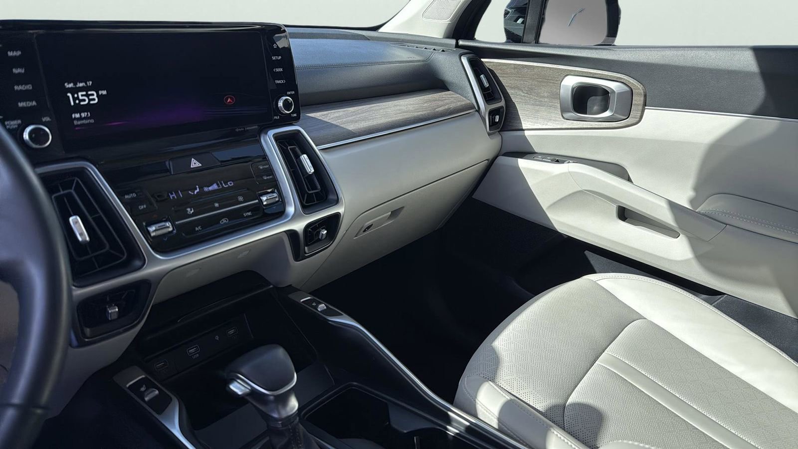 Used 2023 Kia Sorento EX w/ Panoramic Sunroof Package image 20