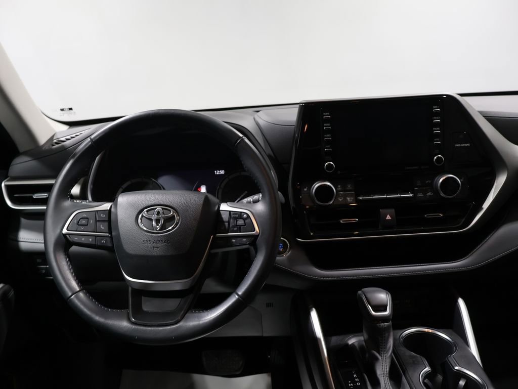 Certified 2022 Toyota Highlander XLE image 16