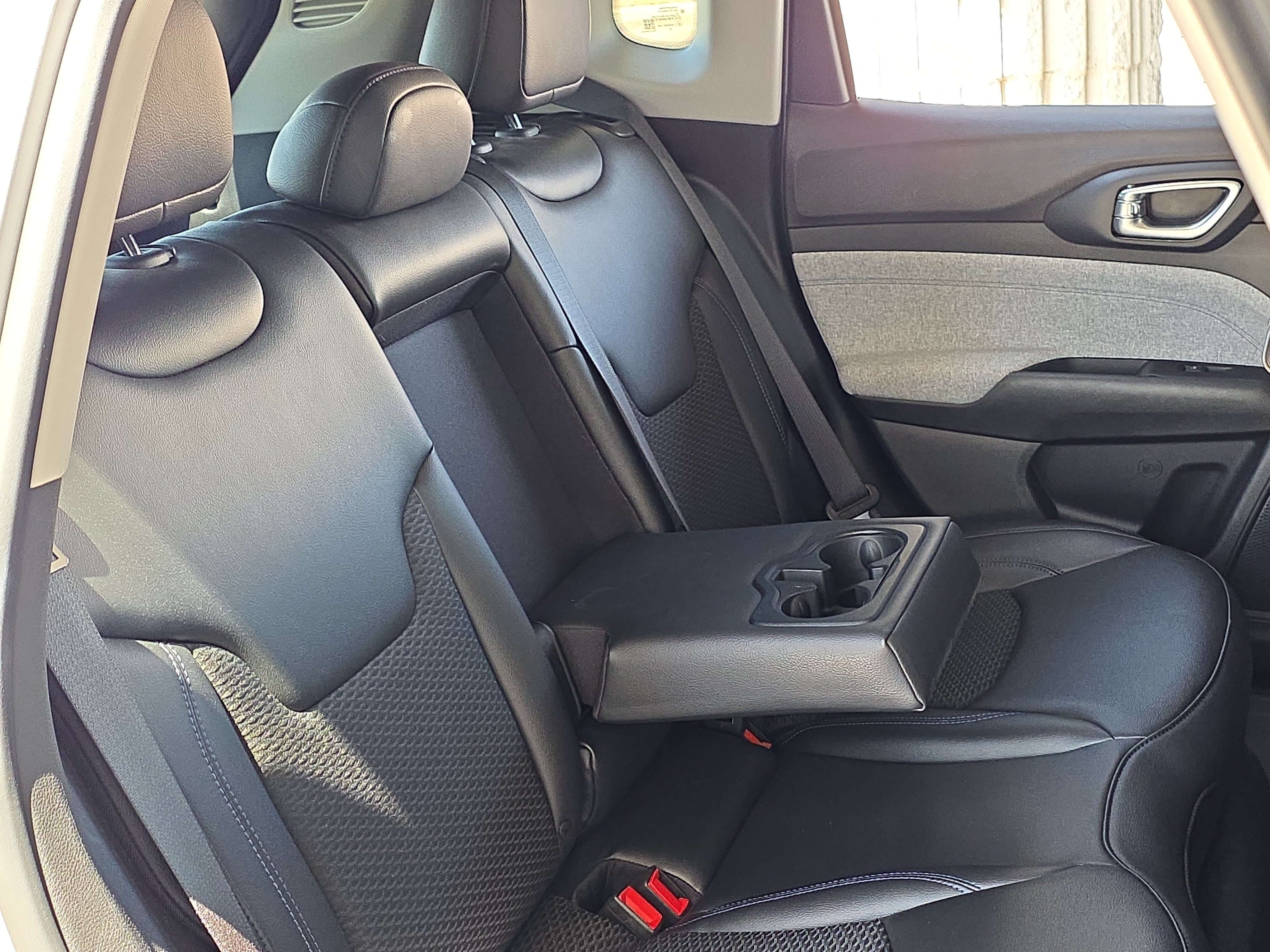 Used 2022 Jeep Compass Latitude FWD image 22