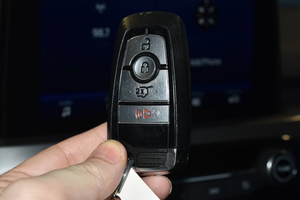 Used 2025 Ford Escape Active AWD/4WD image 17