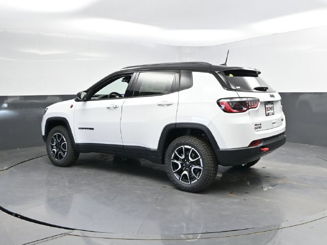New 2026 Jeep Compass Trailhawk w/ Sun, Sound & Navigation Group AWD/4WD image 7