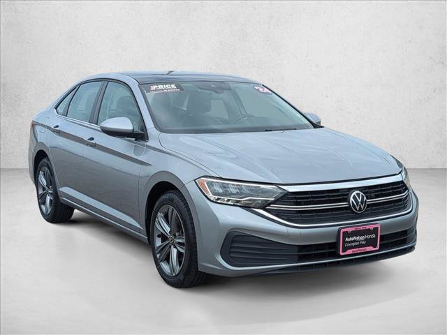 Used 2024 Volkswagen Jetta SE FWD image 3