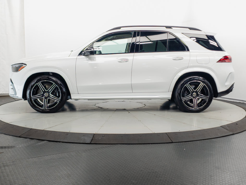 Used 2025 Mercedes-Benz GLE 450e 4MATIC w/ AMG Line Exterior image 4