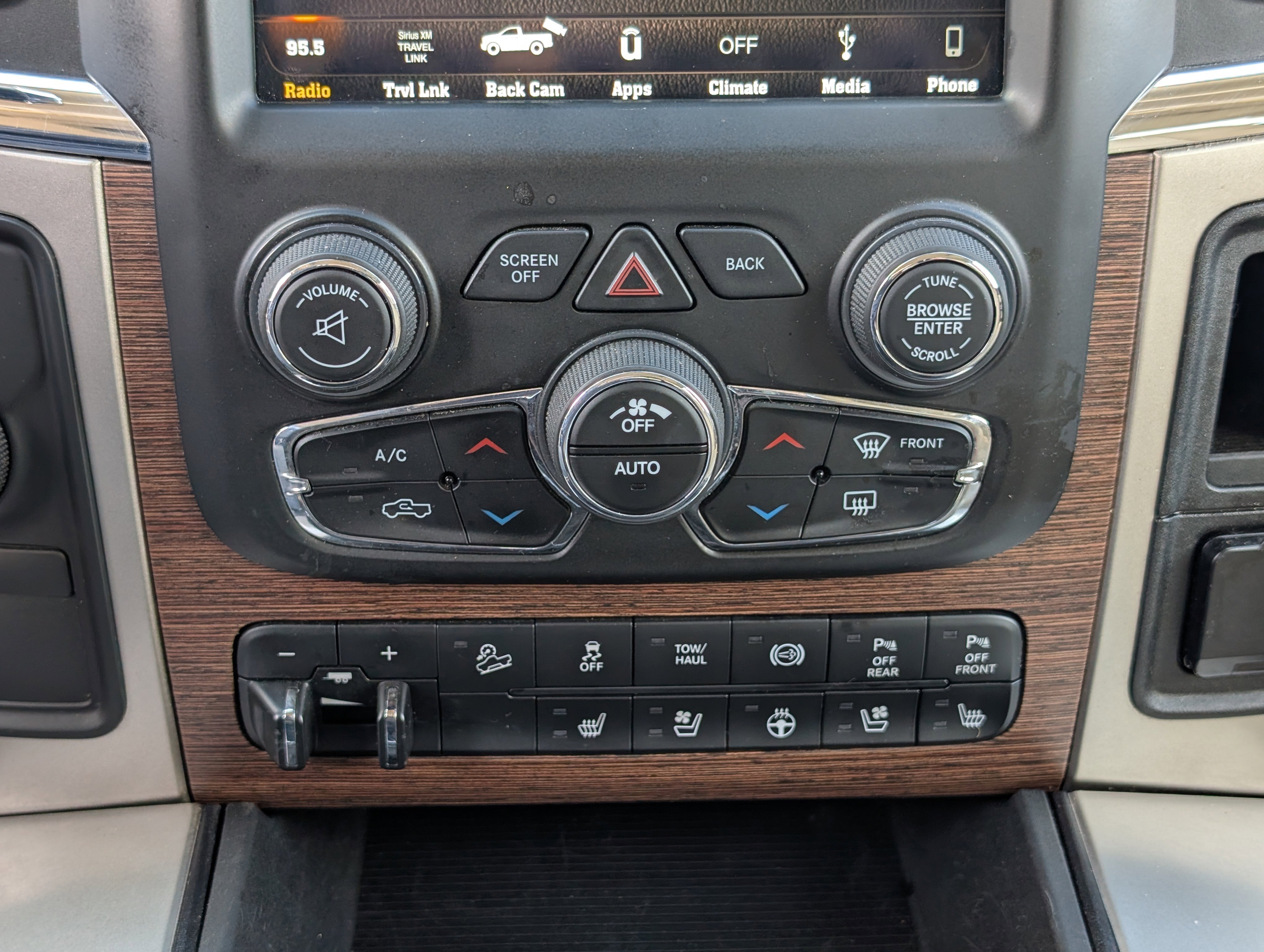 Used 2018 RAM 2500 Laramie w/ Off Road Package AWD/4WD image 26