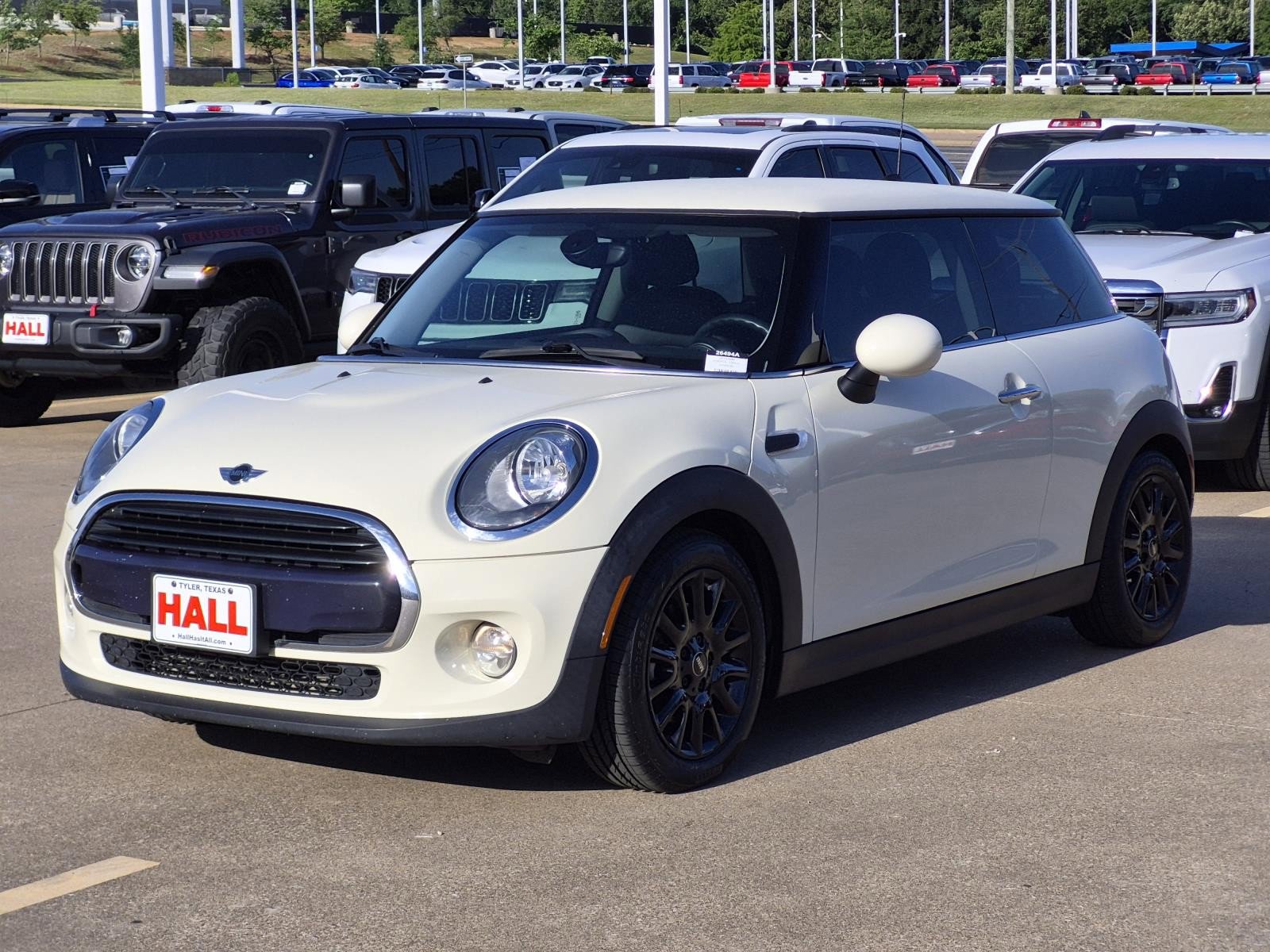 Used 2018 MINI Cooper 2-Door Hardtop FWD image 4