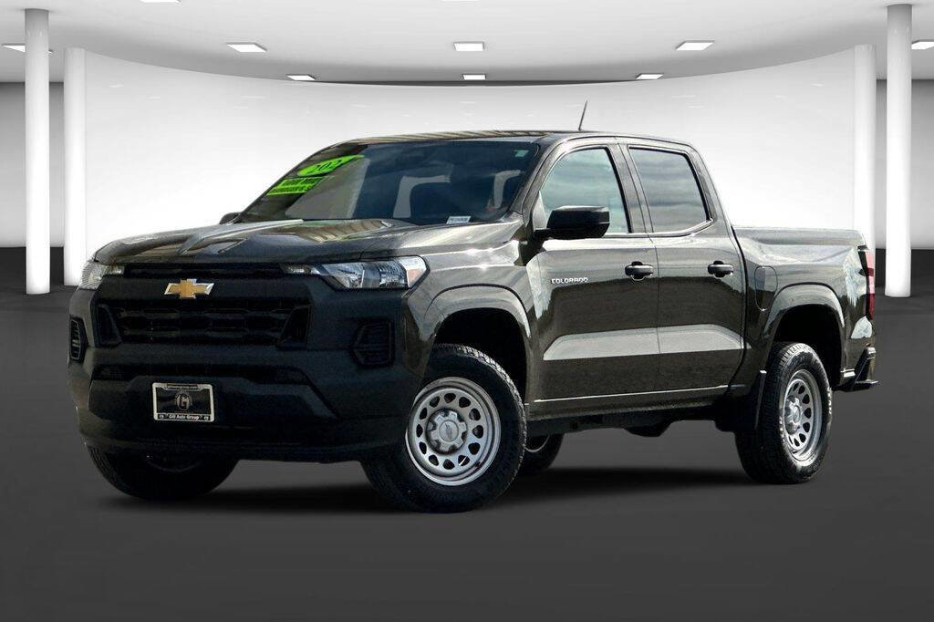 Used 2024 Chevrolet Colorado W/T image 2
