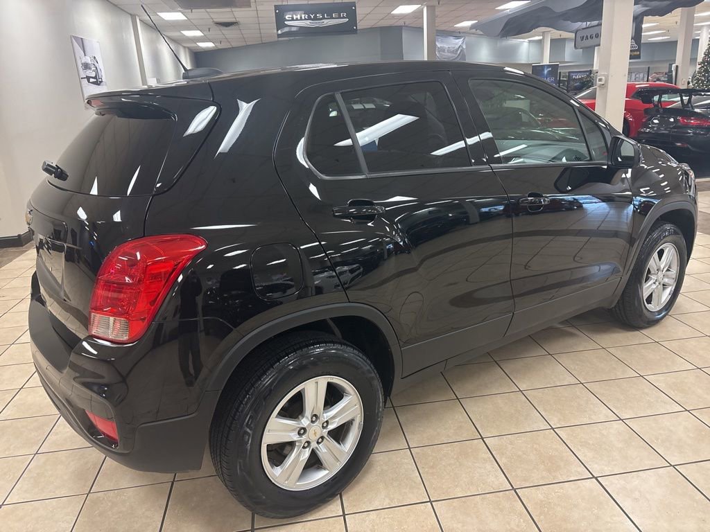 Used 2022 Chevrolet Trax LS w/ Tint and Cruise Package image 7