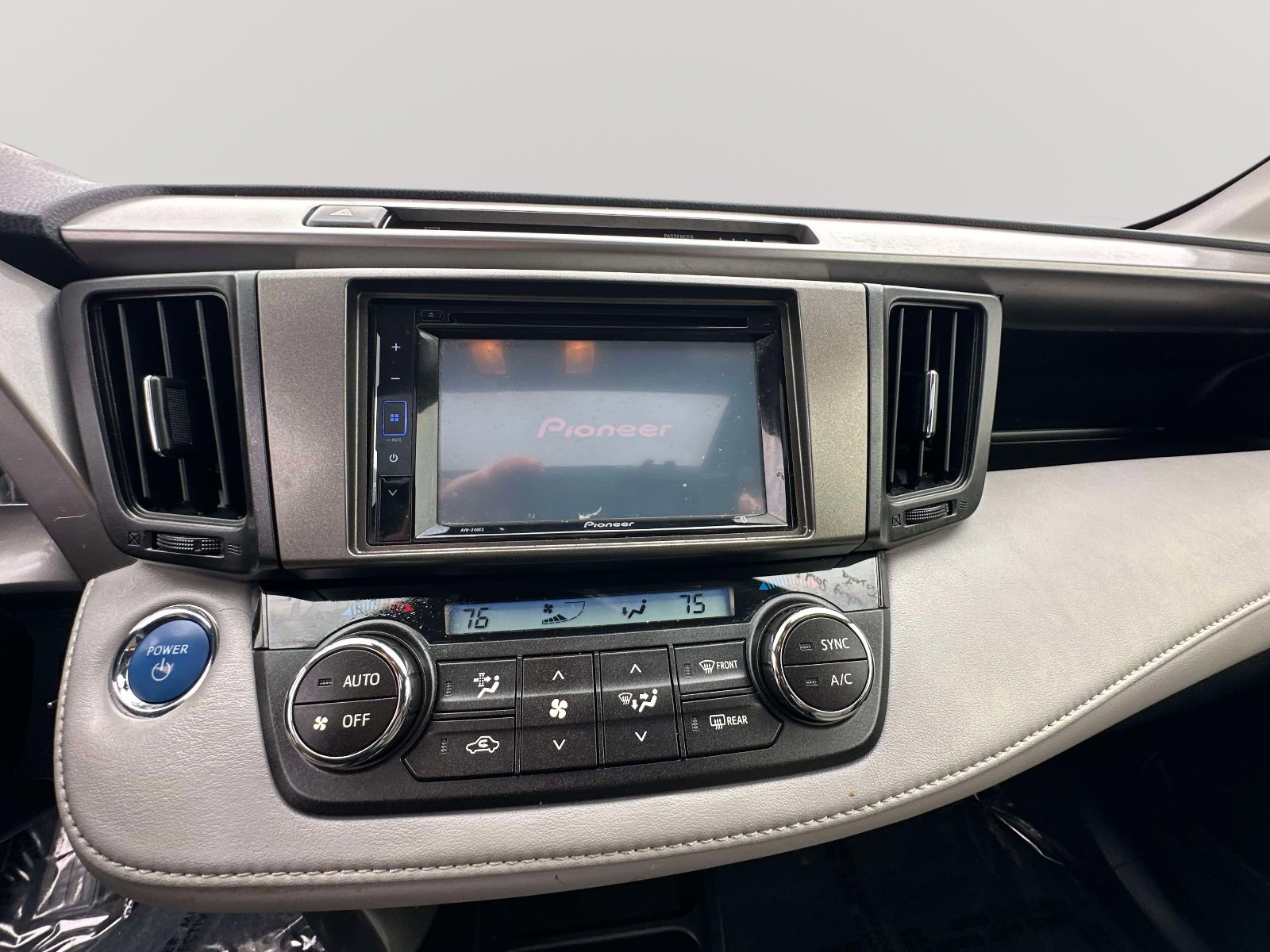 Used 2017 Toyota RAV4 Limited w/ Advanced Technology Package image 8