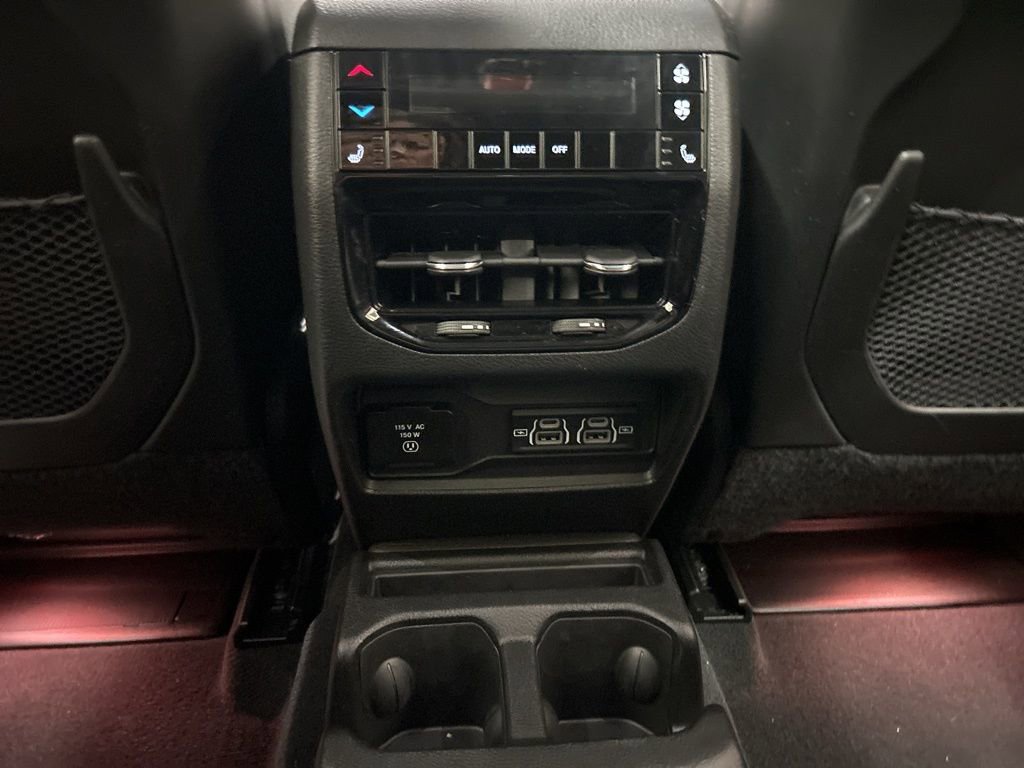 Used 2025 Jeep Grand Cherokee L Overland w/ Luxury Tech Group IV image 29