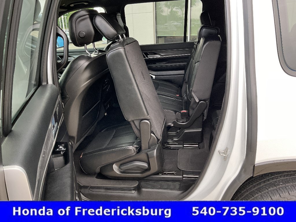 Used 2024 Jeep Wagoneer Series II w/ Flexible Seating Group AWD/4WD image 29