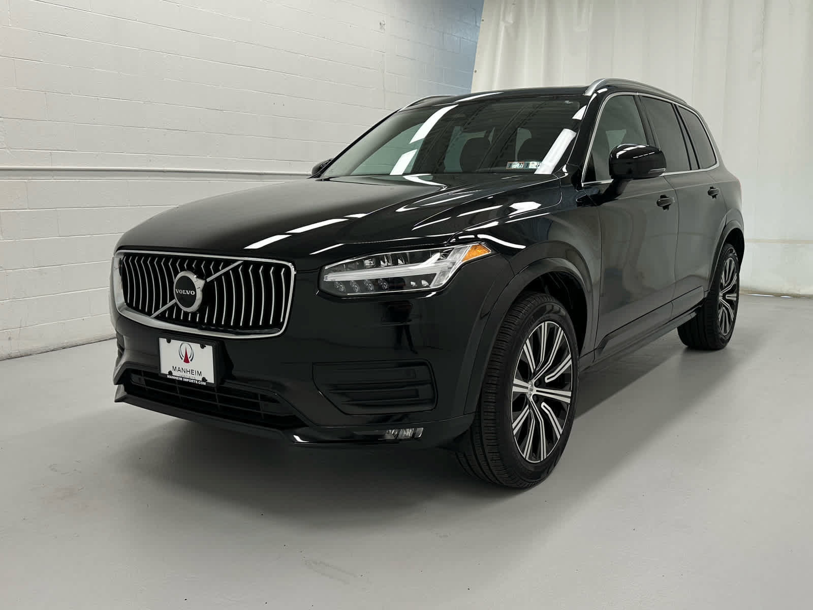 Used 2023 Volvo XC90 B6 Core w/ Protection Package Premier AWD/4WD image 4