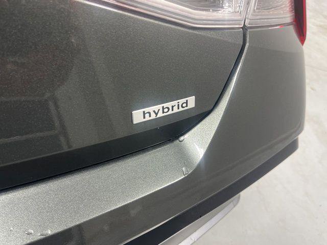 New 2025 Hyundai Elantra Limited image 28