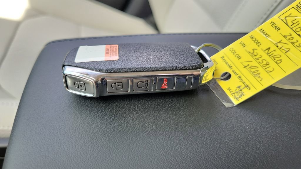 Used 2025 Kia Niro EX FWD image 40