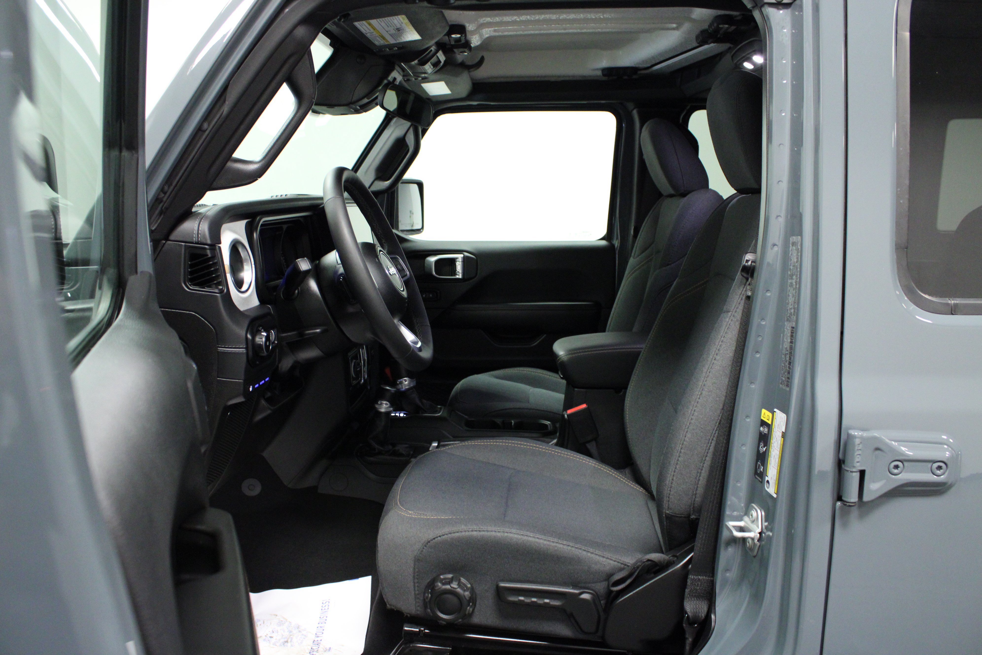 Used 2025 Jeep Wrangler Unlimited Sahara AWD/4WD image 12