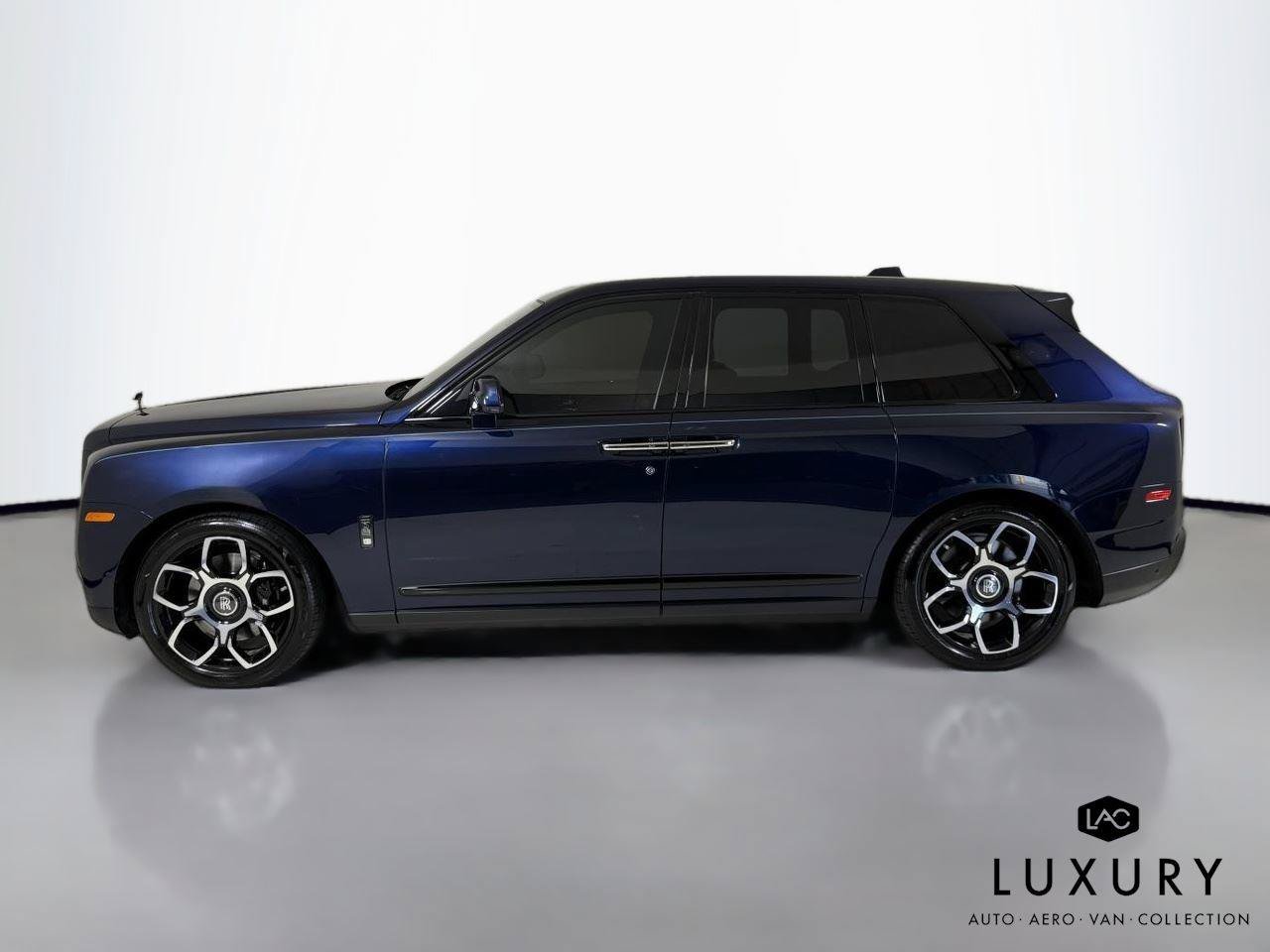 Used 2022 Rolls-Royce Cullinan Black Badge w/ Dark Exterior Package AWD/4WD image 9