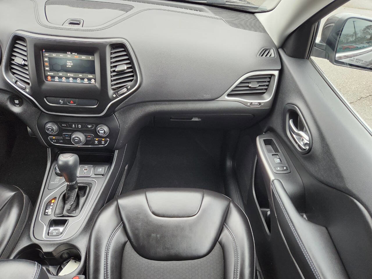 Used 2019 Jeep Cherokee Latitude Plus image 17