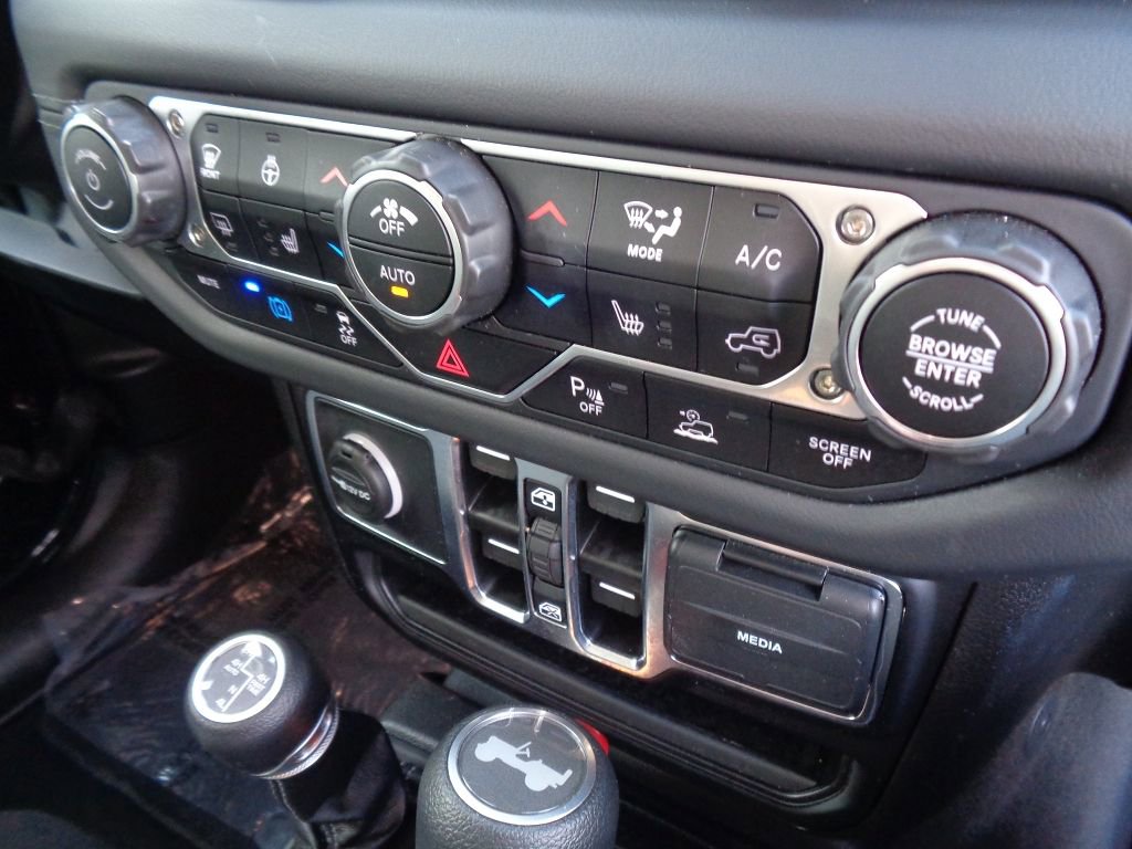 Certified 2025 Jeep Wrangler Unlimited Sahara w/ Safety Group image 24