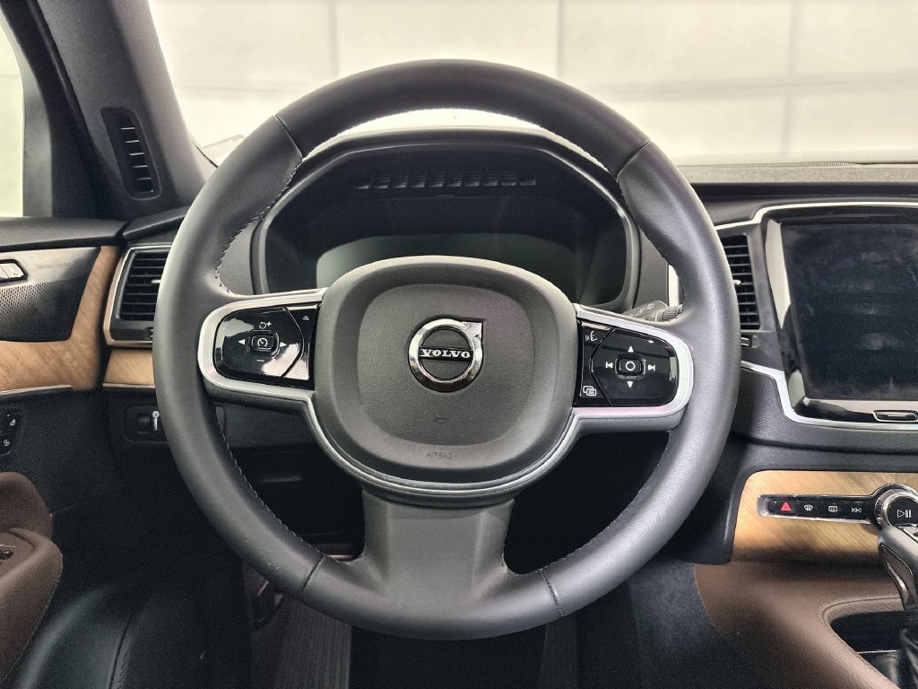 Used 2022 Volvo XC90 T6 Momentum w/ Protection Package Premier AWD/4WD image 11