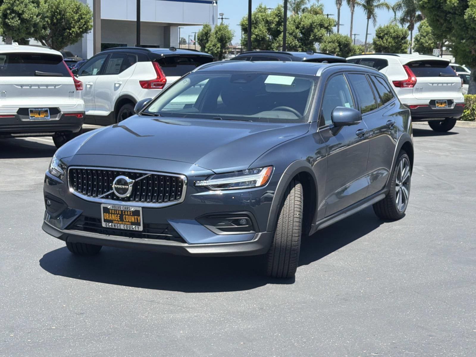 New 2026 Volvo V60 B5 Cross Country Plus w/ Climate Package AWD/4WD image 3
