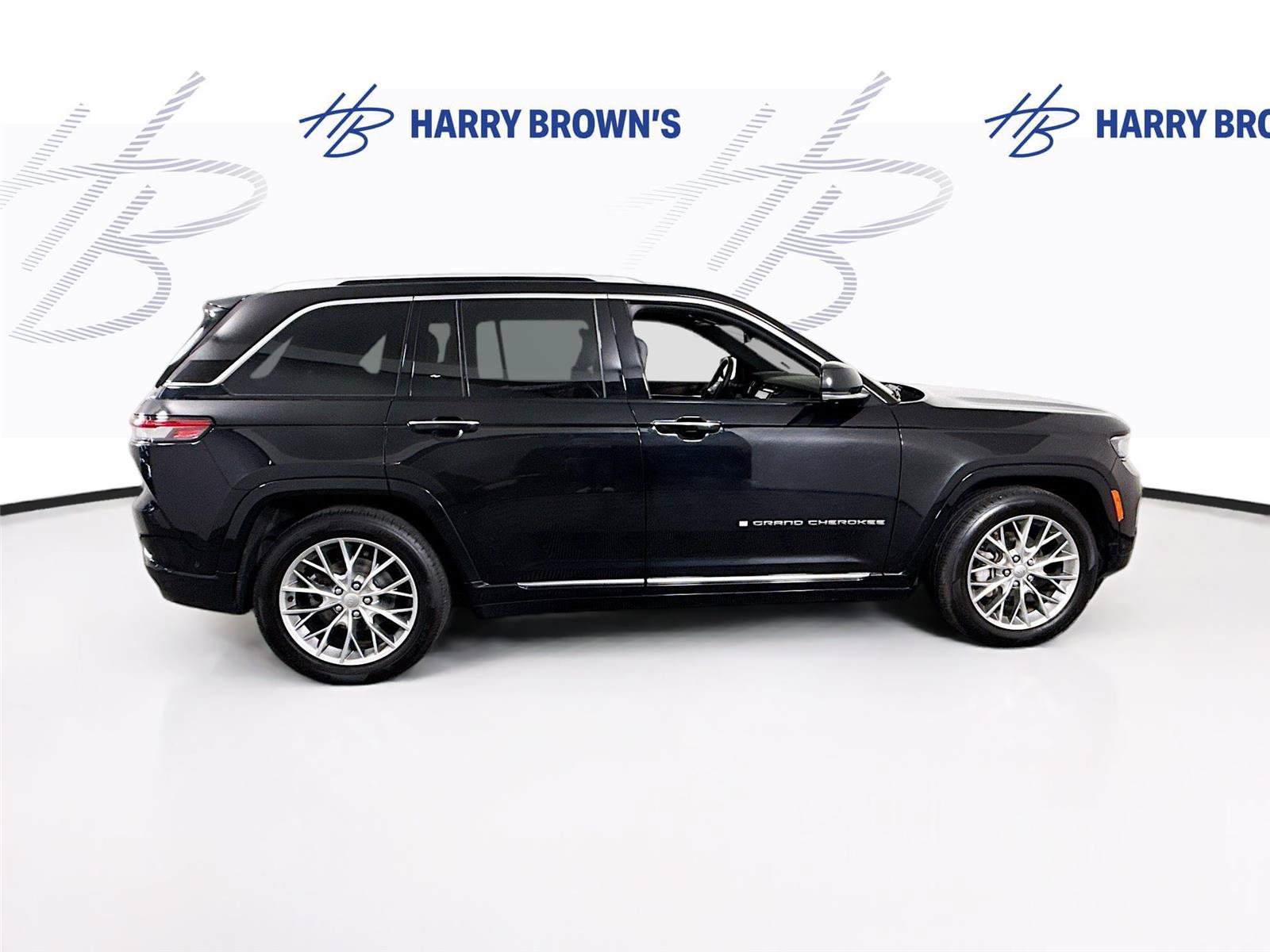 Used 2024 Jeep Grand Cherokee Summit w/ Luxury Tech Group V AWD/4WD image 34