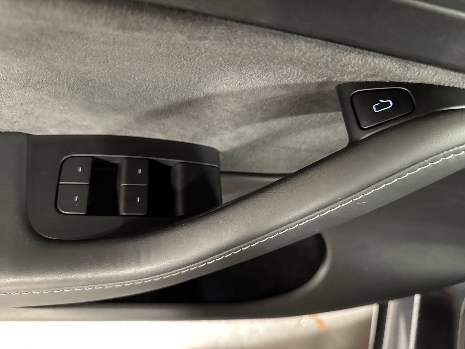 Used 2022 Tesla Model Y Long Range AWD/4WD image 18